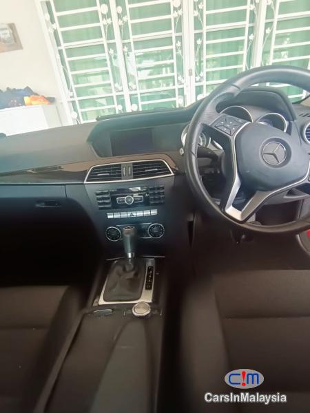 Mercedes Benz C250 CGI 2.0-LITER LUXURY SEDAN Automatic 2013 - image 11