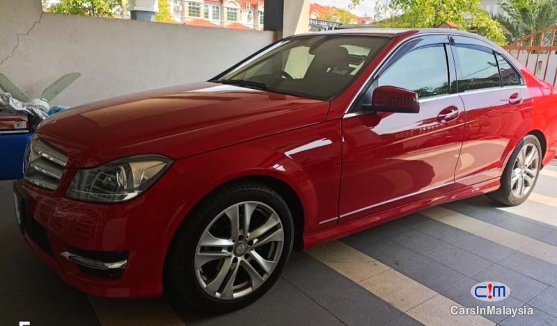 Mercedes Benz C250 CGI 2.0-LITER LUXURY SEDAN Automatic 2013 - image 12