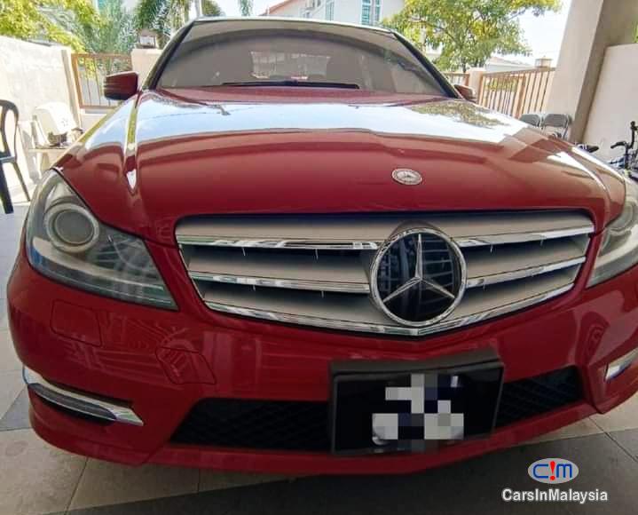 Mercedes Benz C250 CGI 2.0-LITER LUXURY SEDAN Automatic 2013 - image 14