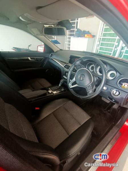 Mercedes Benz C250 CGI 2.0-LITER LUXURY SEDAN Automatic 2013 - image 5