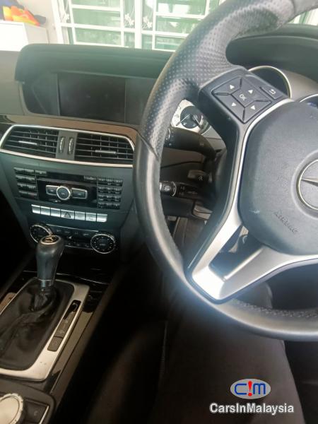 Mercedes Benz C250 CGI 2.0-LITER LUXURY SEDAN Automatic 2013 - image 7