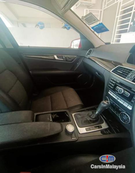 Mercedes Benz C250 CGI 2.0-LITER LUXURY SEDAN Automatic 2013 - image 9