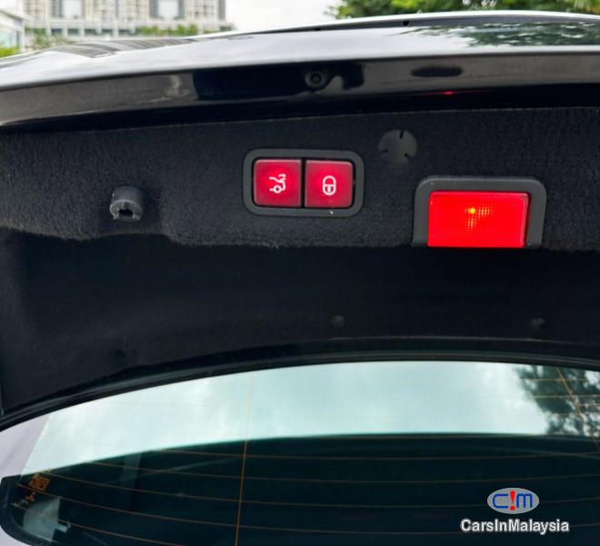 Mercedes Benz C350 e 2.0-Liter Sports Sedan Automatic 2017 - image 14