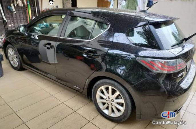 Lexus CT Automatic 2011 - image 2