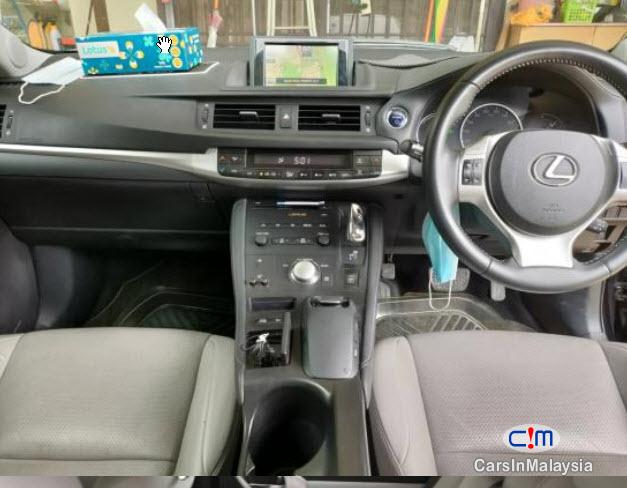 Lexus CT Automatic 2011 - image 4