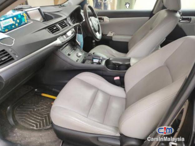 Lexus CT Automatic 2011 - image 6