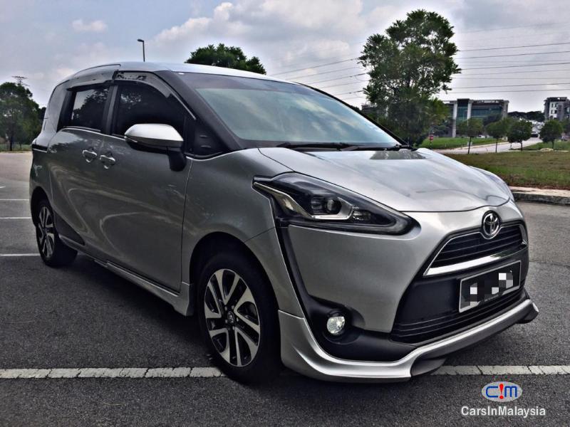 Toyota Sienta MPV Automatic 2018 - image 2