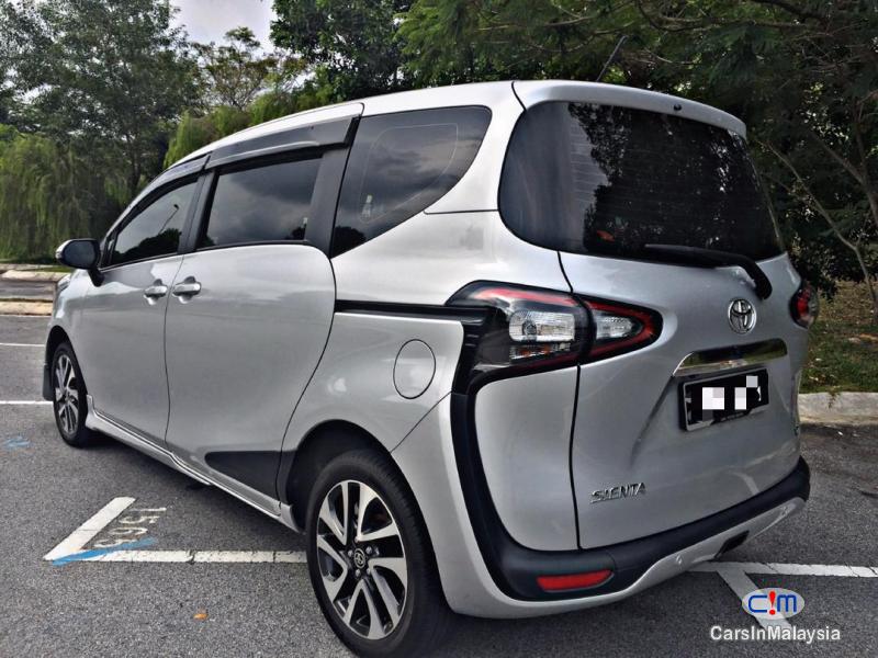 Toyota Sienta MPV Automatic 2018 - image 3