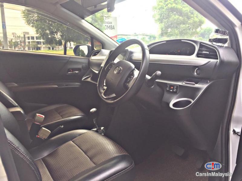 Toyota Sienta MPV Automatic 2018 - image 5