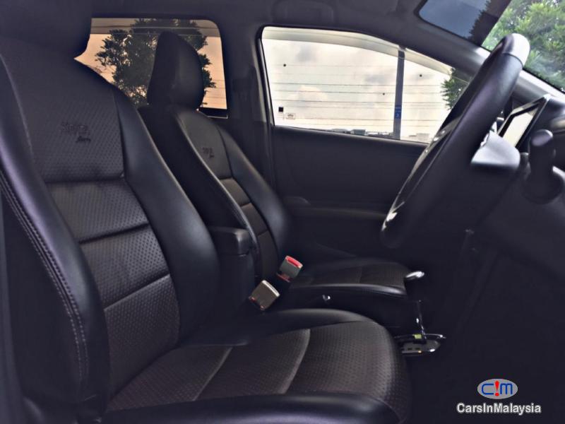 Toyota Sienta MPV Automatic 2018 - image 7