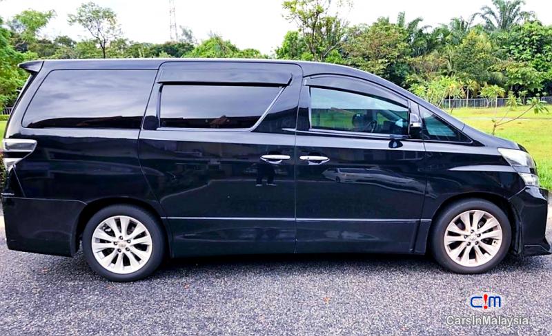 Toyota Vellfire 2.4-LITER FULLSPEC LUXURY FAMILY MPV Automatic 2014 - image 12