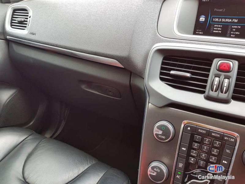 Volvo V40 Cross Country 2.0 Liter Luxury Turbo Automatic 2014 - image 12