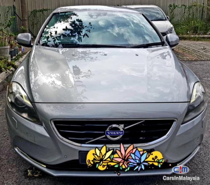 Volvo V40 Cross Country 2.0 Liter Luxury Turbo Automatic 2014