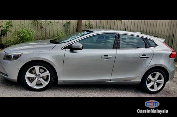 Volvo V40 Cross Country 2.0 Liter Luxury Turbo Automatic 2014 in Malaysia