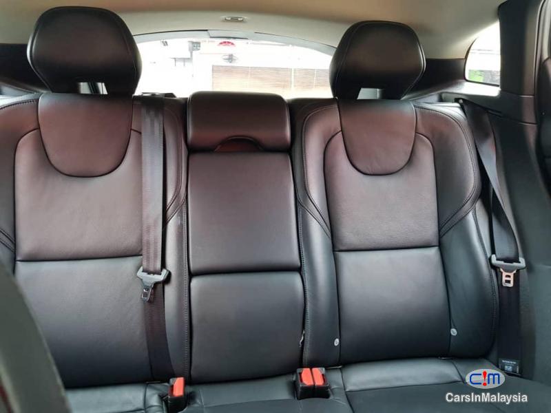 Volvo V40 Cross Country 2.0 Liter Luxury Turbo Automatic 2014 in Selangor - image