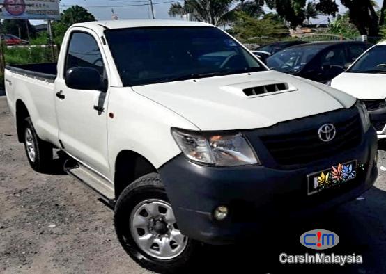 Toyota Hilux 2-5 LITER 4X4 4WD SINGLE CAB DIESEL Manual 2015