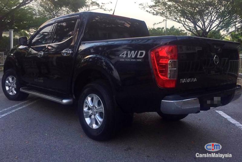 Nissan Navara 2.5-LITER 4X4 4WD CAB CHASSIS DIESEL TURBO Automatic 2017 - image 2