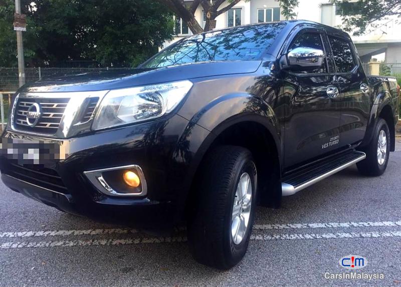 Nissan Navara 2.5-LITER 4X4 4WD CAB CHASSIS DIESEL TURBO Automatic 2017 - image 3
