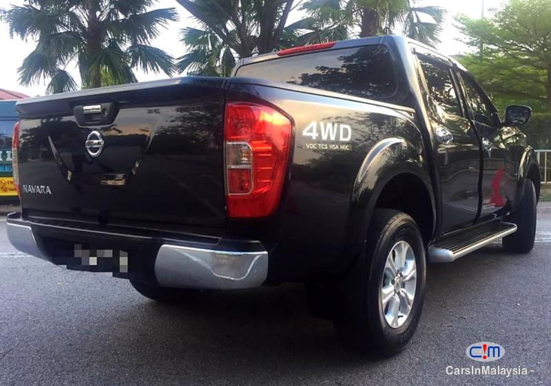 Nissan Navara 2.5-LITER 4X4 4WD CAB CHASSIS DIESEL TURBO Automatic 2017 - image 4