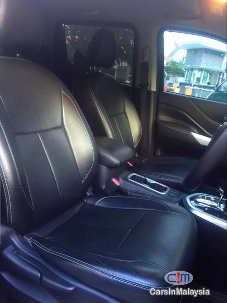 Nissan Navara 2.5-LITER 4X4 4WD CAB CHASSIS DIESEL TURBO Automatic 2017 - image 7