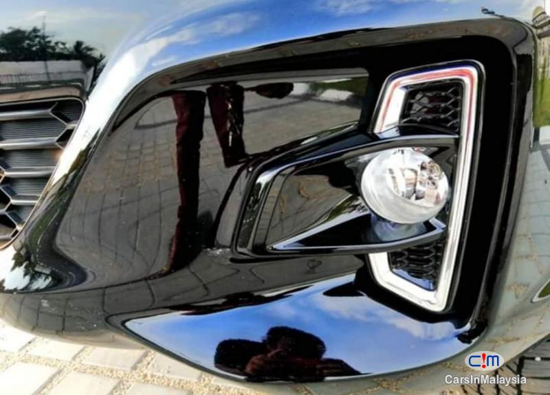 Toyota Hilux 2.4-LITER NEW 4X4 DIESEL TURBO DOUBLE CAB CHASSIS Automatic 2020 - image 12