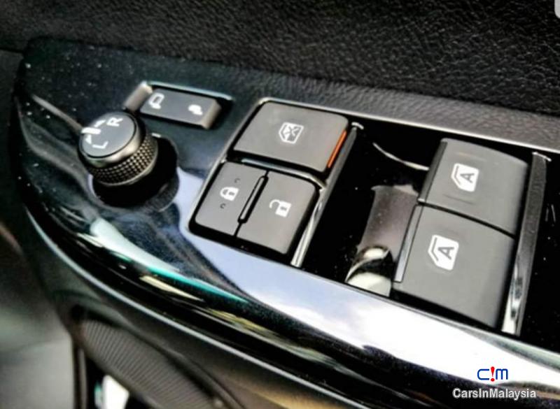 Toyota Hilux 2.4-LITER NEW 4X4 DIESEL TURBO DOUBLE CAB CHASSIS Automatic 2020 - image 13