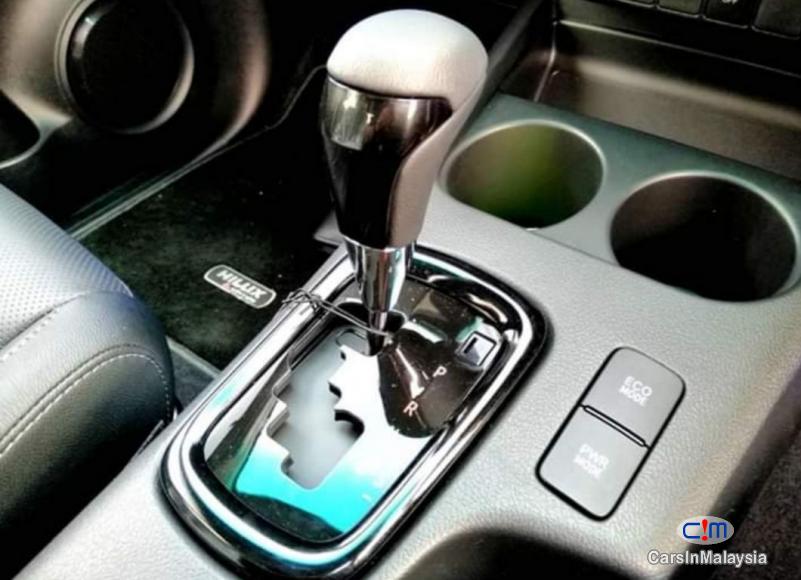 Toyota Hilux 2.4-LITER NEW 4X4 DIESEL TURBO DOUBLE CAB CHASSIS Automatic 2020 - image 9