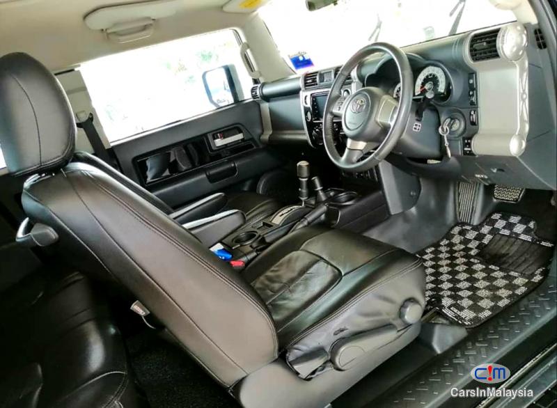 Toyota FJ Cruiser 4.0-LITER 4x4 SPORTY SUV Automatic 2011 - image 5