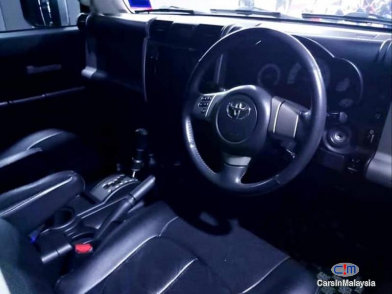 Toyota FJ Cruiser 4.0-LITER 4x4 SPORTY SUV Automatic 2011 - image 6