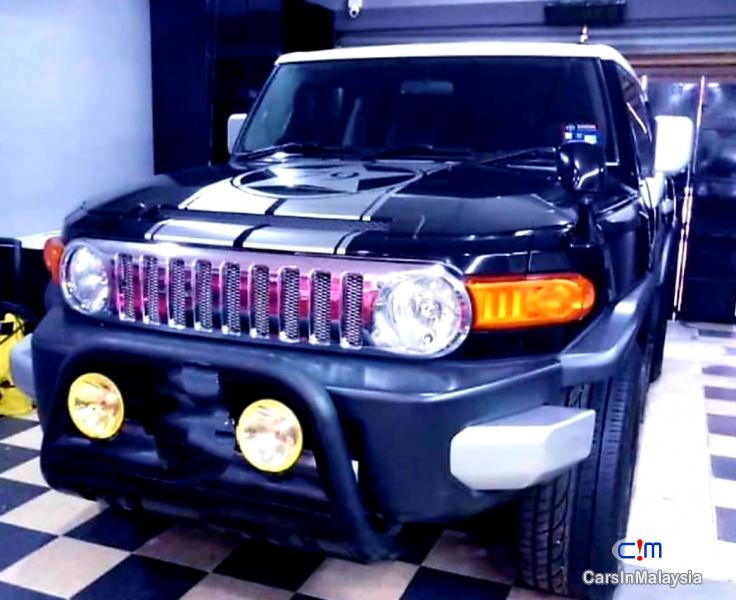 Toyota FJ Cruiser 4.0-LITER 4x4 SPORTY SUV Automatic 2011 - image 7