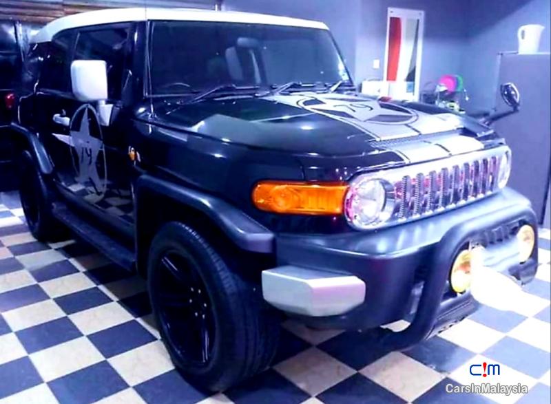 Toyota FJ Cruiser 4.0-LITER 4x4 SPORTY SUV Automatic 2011 - image 8