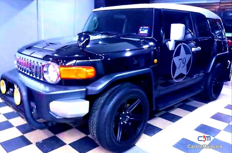 Toyota FJ Cruiser 4.0-LITER 4x4 SPORTY SUV Automatic 2011 - image 9