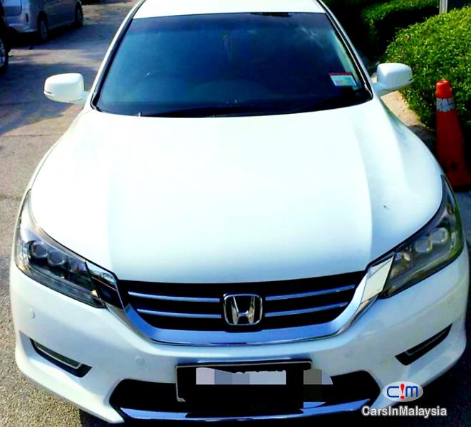 Honda Accord 2.0-LITER LUXURY SEDAN Automatic 2015 - image 2
