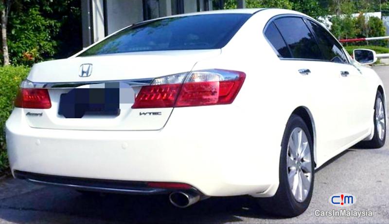 Honda Accord 2.0-LITER LUXURY SEDAN Automatic 2015 - image 4