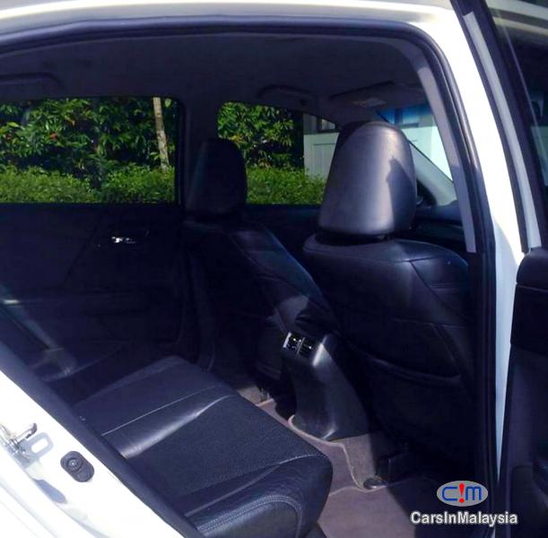 Honda Accord 2.0-LITER LUXURY SEDAN Automatic 2015 - image 6