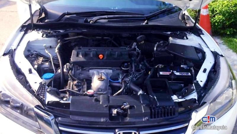 Honda Accord 2.0-LITER LUXURY SEDAN Automatic 2015 - image 8