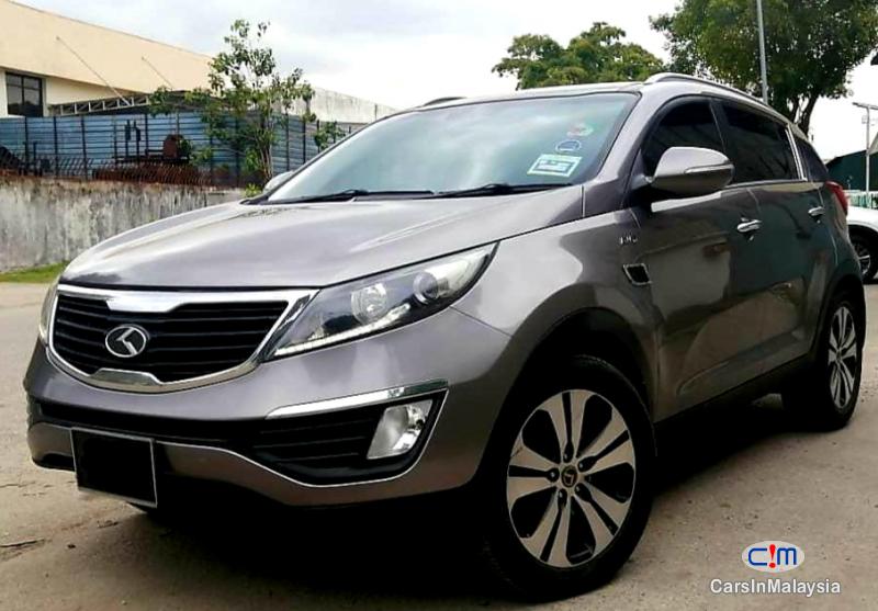 Kia Sportage 2.0-LITER LUXURY FAMILY SUV Automatic 2012 - image 2