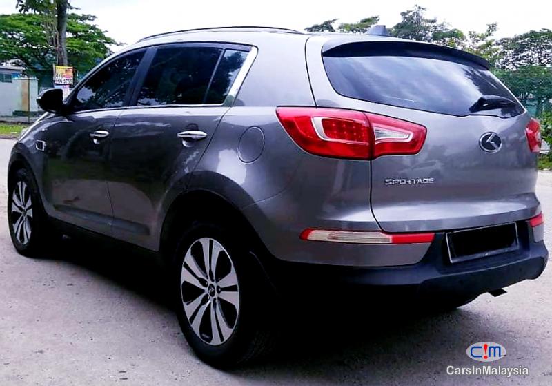 Kia Sportage 2.0-LITER LUXURY FAMILY SUV Automatic 2012 - image 3