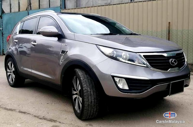 Kia Sportage 2.0-LITER LUXURY FAMILY SUV Automatic 2012 - image 4