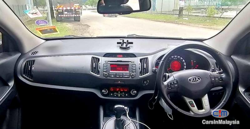 Kia Sportage 2.0-LITER LUXURY FAMILY SUV Automatic 2012 - image 5