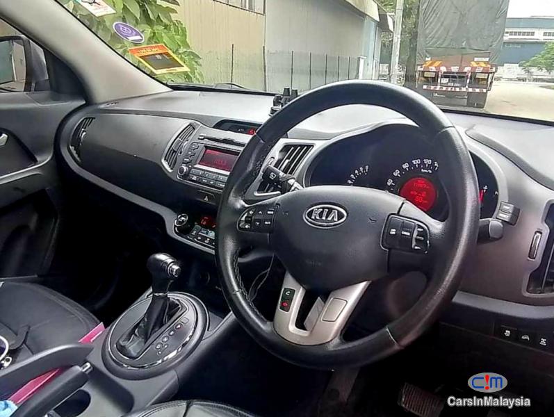 Kia Sportage 2.0-LITER LUXURY FAMILY SUV Automatic 2012 - image 7