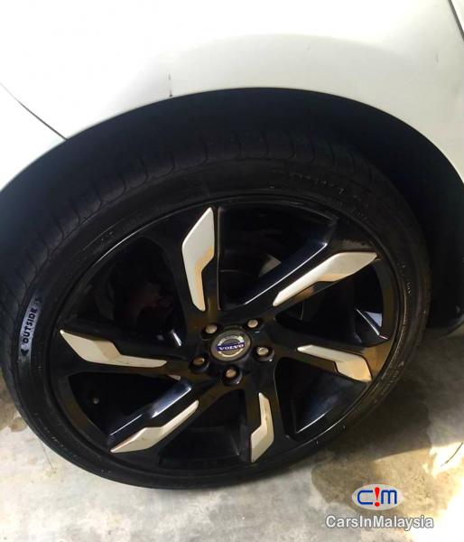 Volvo V40 Cross Country 2.0-LITER LUXURY SPORT HATCHBACK Automatic 2013 - image 8