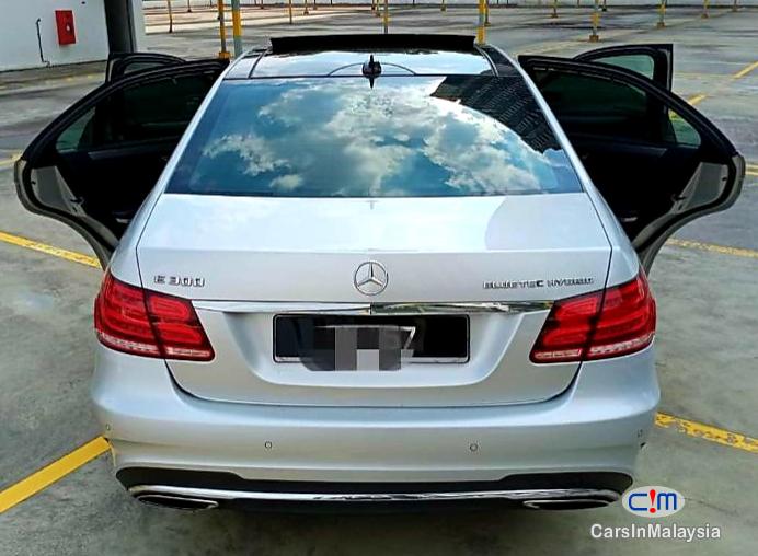 Mercedes Benz E300D 2.2-LITER LUXURY DIESEL TURBO SEDAN Automatic 2015 - image 6