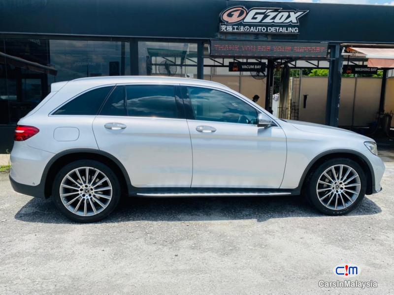 Mercedes Benz GLC250 2.0-LITER LUXURY SUV 2017 Automatic 2017 - image 3