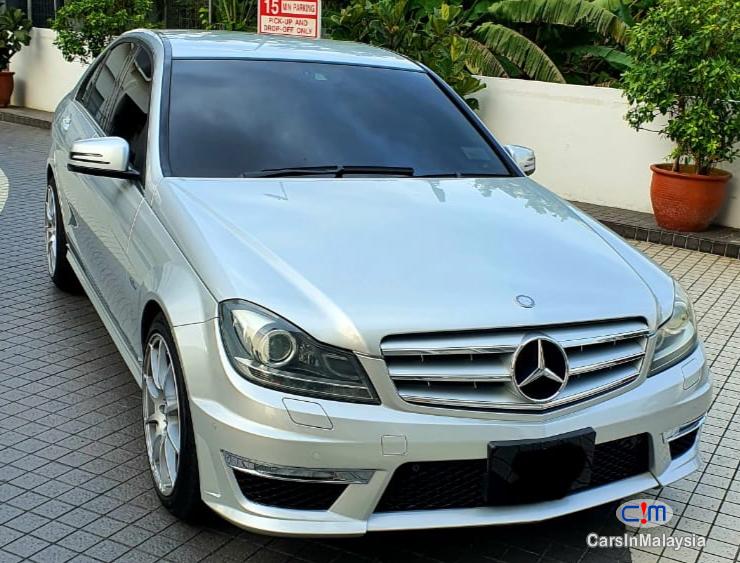 Mercedes Benz C200 CGI 2.0-LITER LUXURY SEDAN KERETA SAMBUNG BAYAR Automatic 2011 in Kuala Lumpur