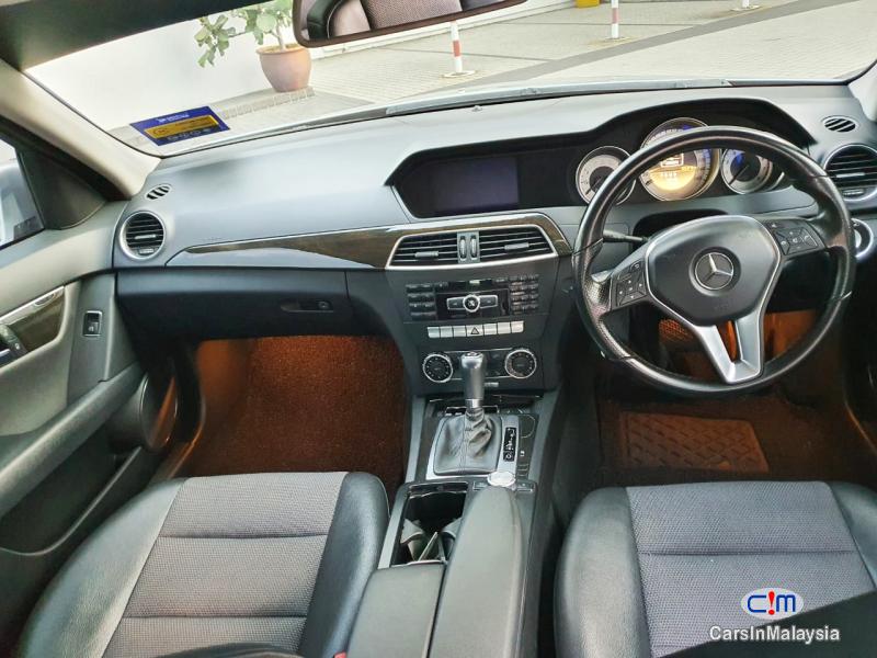 Mercedes Benz C200 CGI 2.0-LITER LUXURY SEDAN KERETA SAMBUNG BAYAR Automatic 2011 in Malaysia - image