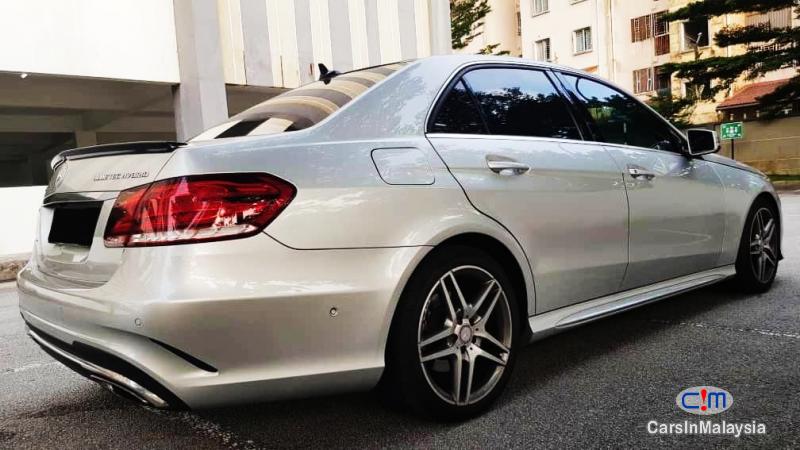 Mercedes Benz E300D 2.2-LITER DIESEL HYBRID LUXURY SEDAN Automatic 2015