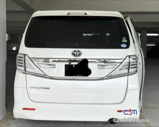 Toyota Vellfire 2.4-LITER LUXURY FAMILY MPV 7 SEATERS Automatic 2017 - image 2