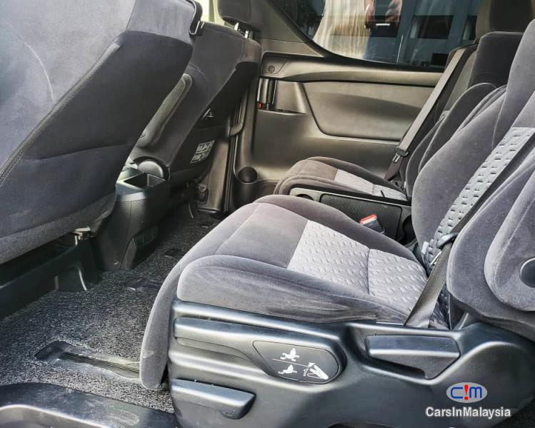 Toyota Vellfire 2.5-LITER LUXURY FAMILY MPV 7 SEATERS Automatic 2017 - image 10