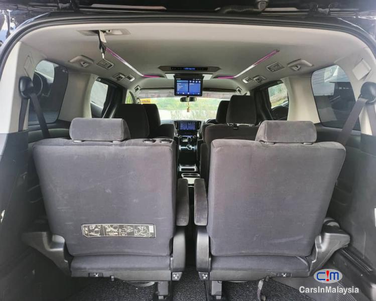 Toyota Vellfire 2.5-LITER LUXURY FAMILY MPV 7 SEATERS Automatic 2017 - image 12